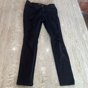 🖤Levi’s 711 Skinny jeans black distressed (size 28)